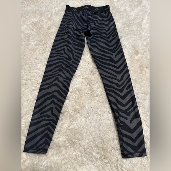 Adidas Women’s Size XS Black Zebra Print Leggings EUC - Picture 4 of 7